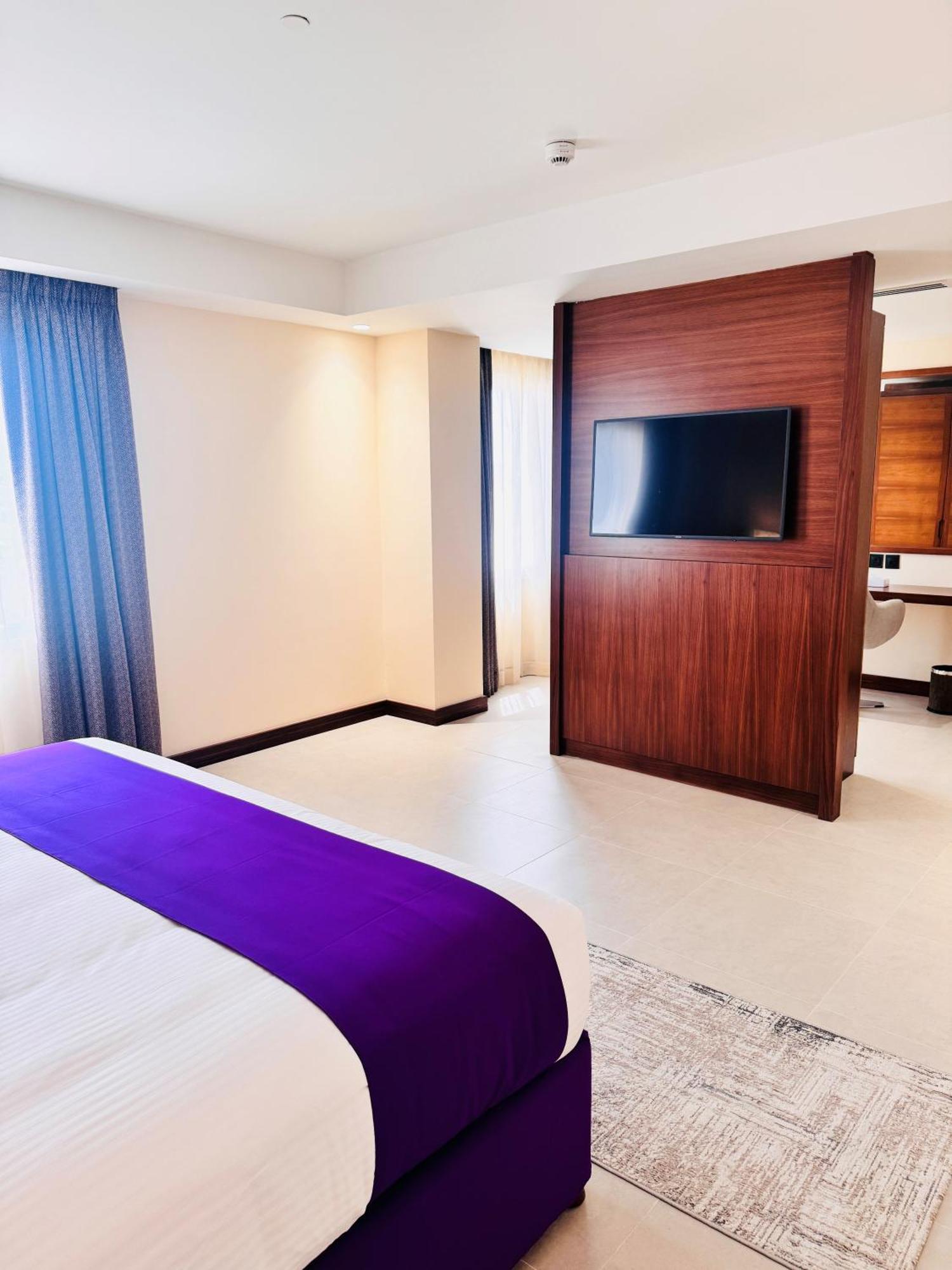 Kyriad Hotel Салала Екстер'єр фото